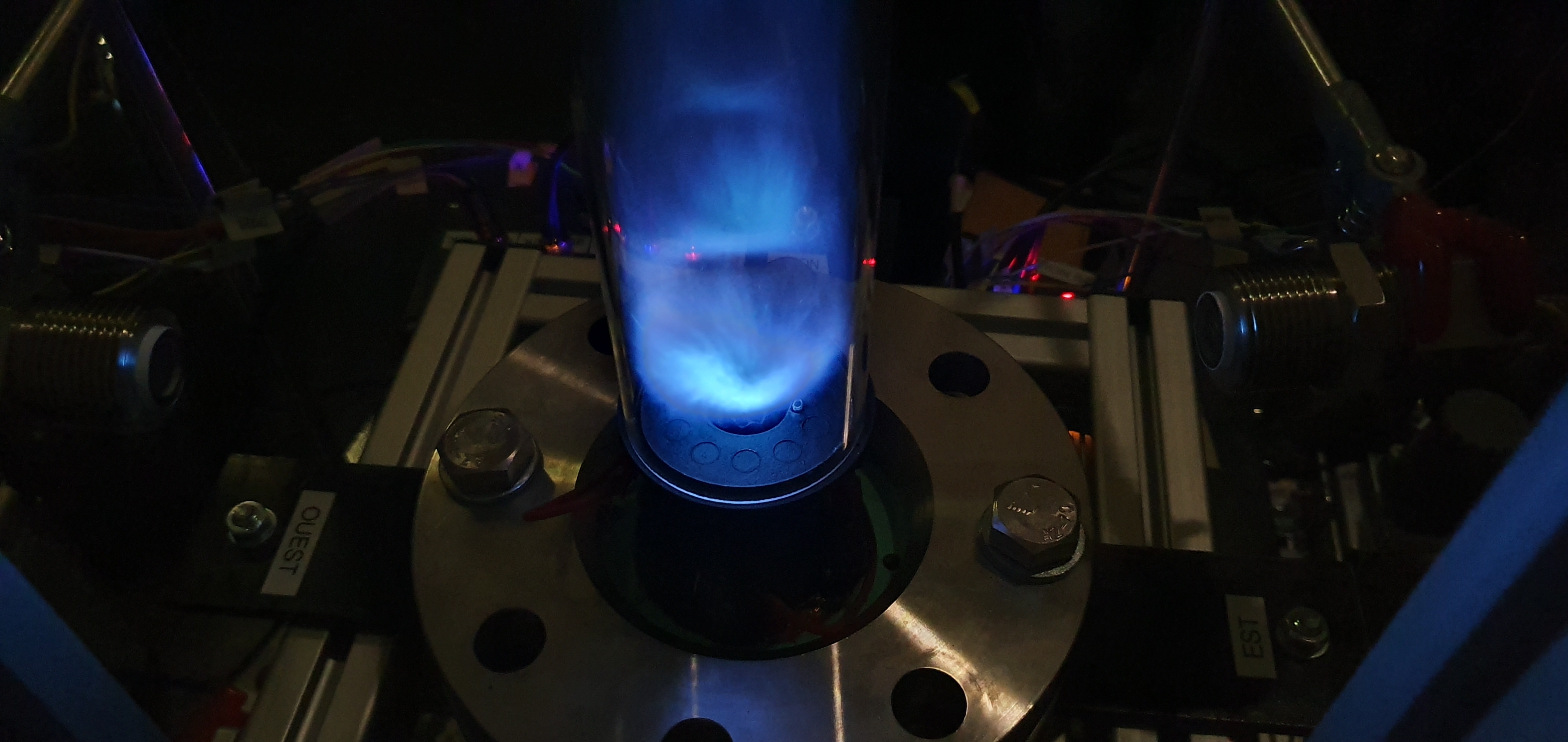 Free-jet study of the CBO4 flame. The RCP probes are situated to the left and to the right of the flame.
